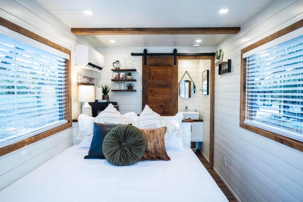 Вилла New The Lone Star Shipping Container Фредериксберг Экстерьер фото