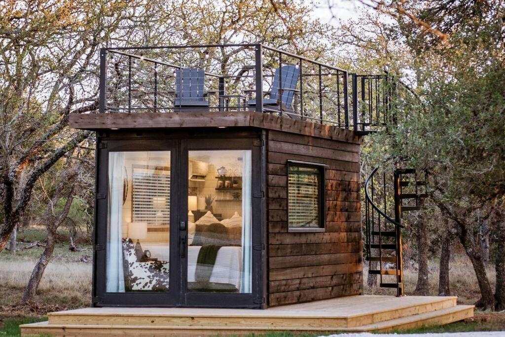 Вилла New The Lone Star Shipping Container Фредериксберг Экстерьер фото