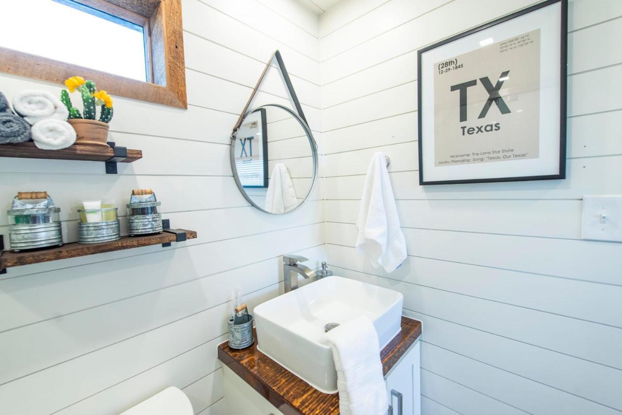 Вилла New The Lone Star Shipping Container Фредериксберг Экстерьер фото